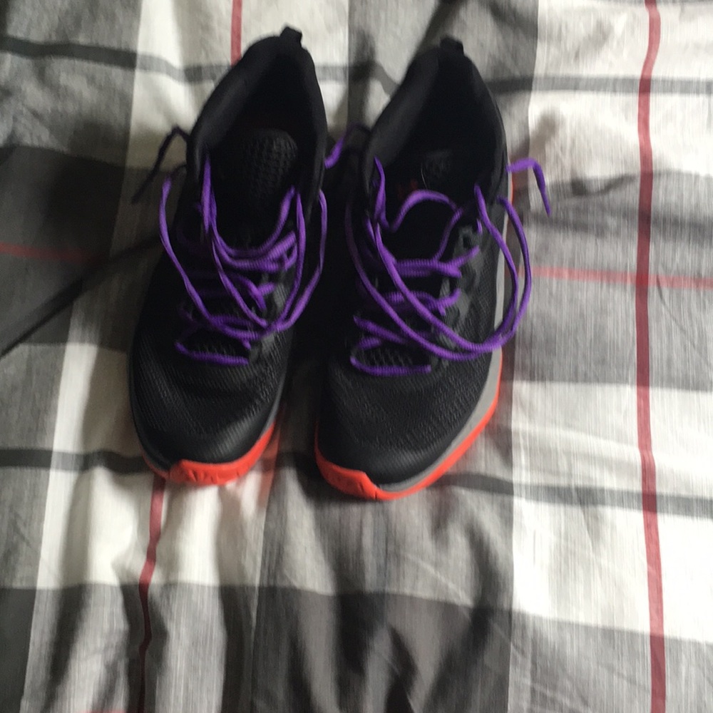 Basketball shoes